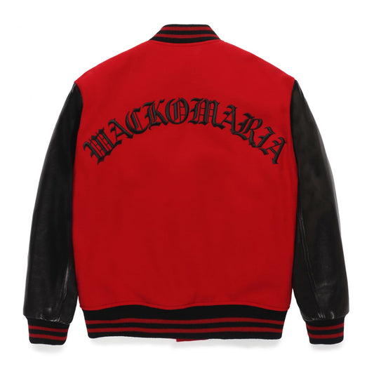 WACKO MARIA(ワコマリア)2024年秋冬コレクション「天国東京」から、身頃に赤色のナイロン混ウールメルトン生地、袖には黒の牛革(カウハイド)を使用し製作されたバーシティージャケットLEATHER VARSITY JACKET B TYPE-2 24FW-WMO-BL16を入荷致しました。
背中には「WACKO MARIA」のロゴ刺繍。
赤と黒のコントラストが印象的な1品。
背面。