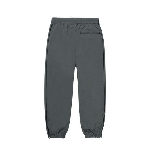 WACKO MARIA(ワコマリア)2025年秋冬コレクション「天国東京」から、NYLON TRACK PANTS (TYPE-2) 25FW-WMO-TP05のグレーを入荷致しました。背面