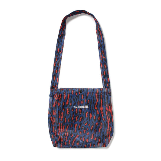 WACKO MARIA(ワコマリア)2025年春夏コレクション「天国東京」から、新進気鋭のブランド「SPEAK EASY」とのコラボレーションショルダーバッグ SPEAK EASY / LEOPARD MESH SHOULDER BAG 25SS-WMA-BG04 ブルー。ワコマリアオリジナルのレオパード柄のメッシュ素材。中央に「WACKO MARIA」のロゴ配置。