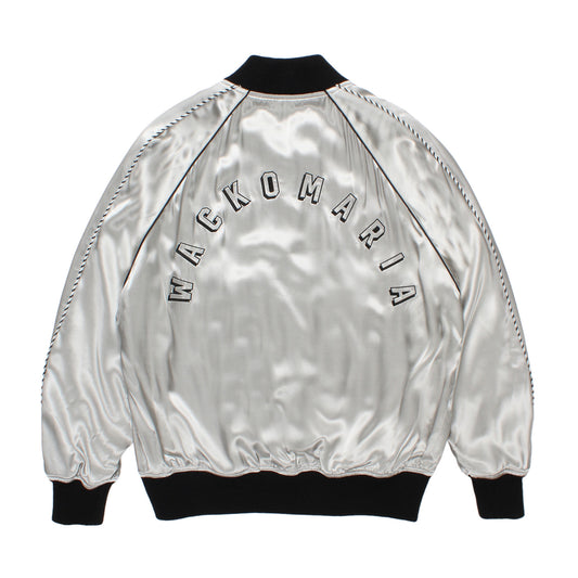 WACKO MARIA(ワコマリア)2026年春夏コレクション「天国東京」から、SOUVENIR JACKET 26SS-WMO-BL11のシルバーを入荷致しました。
背中に「WACKO MARIA」のロゴをアーチ形で刺繍。
襟から袖にかけパイピング。