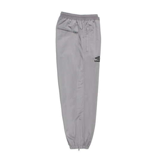 WACKO MARIA(ワコマリア)2026年春夏コレクション「天国東京」から、フットボールブランド「UMBLO(アンブロ)」とのオフィシャルコラボレーショントラックパンツUMBR TRACK PANTS (TYPE-1) 26SS-WMO-UB02のグレー側面