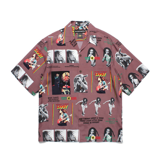 バーガンディーのレーヨン100%の生地に、ボブマーリーのアルバムのジャケットや生前の名シーンの画像をコラージュし、グラフィックで表現した雰囲気抜群のハワイアンシャツ。