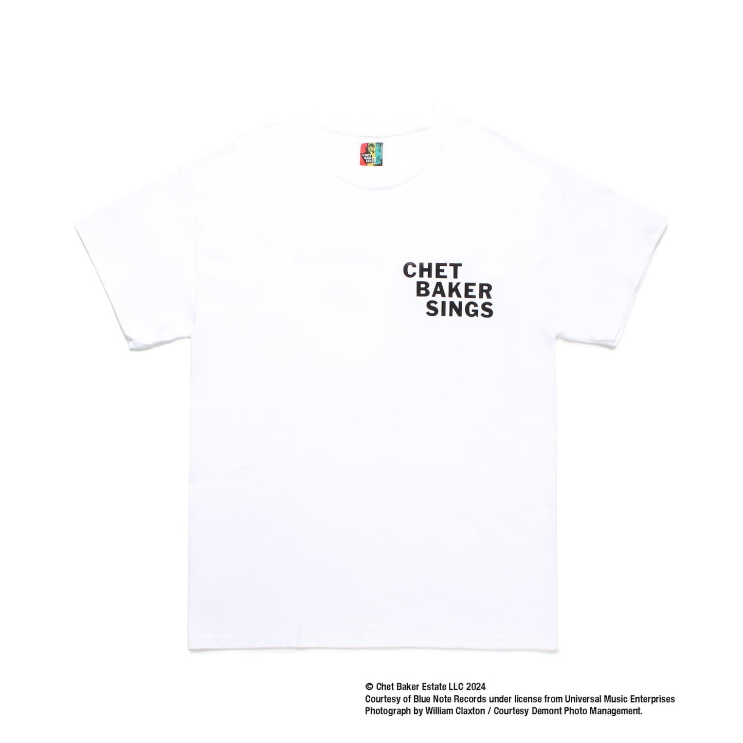 WACKO MARIA(ワコマリア)2024年 秋冬コレクション「天国東京」から、アメリカのトランペット奏者「CHET BAKER(チェット ベイカー)」とのオフィシャルコラボレーションCHET BAKER / CREW NECK T-SHIRT (TYPE-2) CHETBAKER-WM-TEE02。左胸にアルバムタイトル「CHET BAKER SINGS」のロゴをプリント。