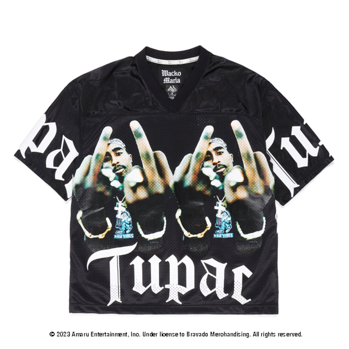 ラッパーの2PACとのコラボレーションフットボールジャージ (カラー) TUPAC-WM-FT01-FRONT 黒のボディーの全面に2PACのグラフィックとロゴを大胆にプリント