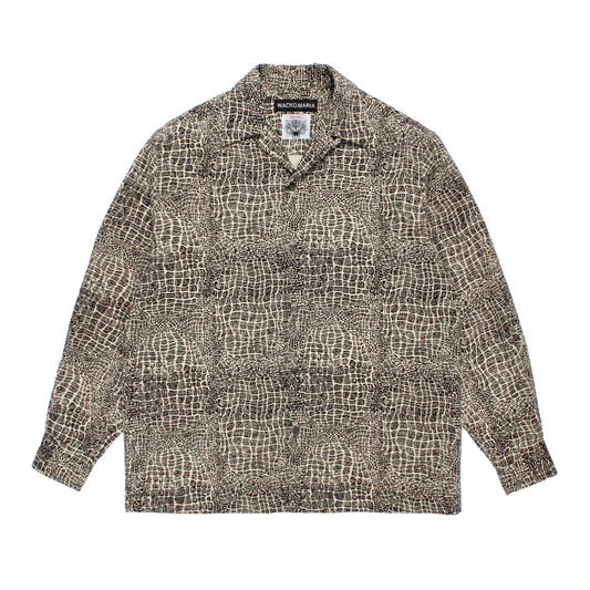 WACKO MARIA(ワコマリア)2026年春夏コレクション「天国東京」から、ヴィンテージレザージャケットやオリジナルアクセサリーを展開する「WOLF`S HEAD(ウルフズヘッド)」と「ワコマリア」のオフィシャルコラボレーション長袖50"s シャツ、WOLF’S HEAD / CORDUROY 50'S OPEN COLLAR SHIRT WOLFSHEAD-WM-OC15前面。コーデュロイ生地全体にクロコダイル柄を配している。