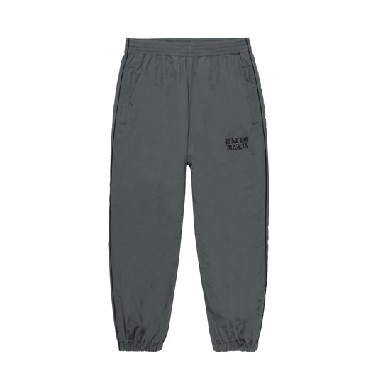 WACKO MARIA（ワコマリア）2025年秋冬コレクション「天国東京」から、NYLON TRACK PANTS (TYPE-2) 25FW-WMO-TP05のグレーを入荷致しました。

グレーのナイロン生地をベースに、サイドにブラックのパイピング。
ウエストはゴムとドローストリングで調整できます。
裾はゴムとファスナー付き。
左ももに「WACKO MARIA」のロゴ刺繍。
