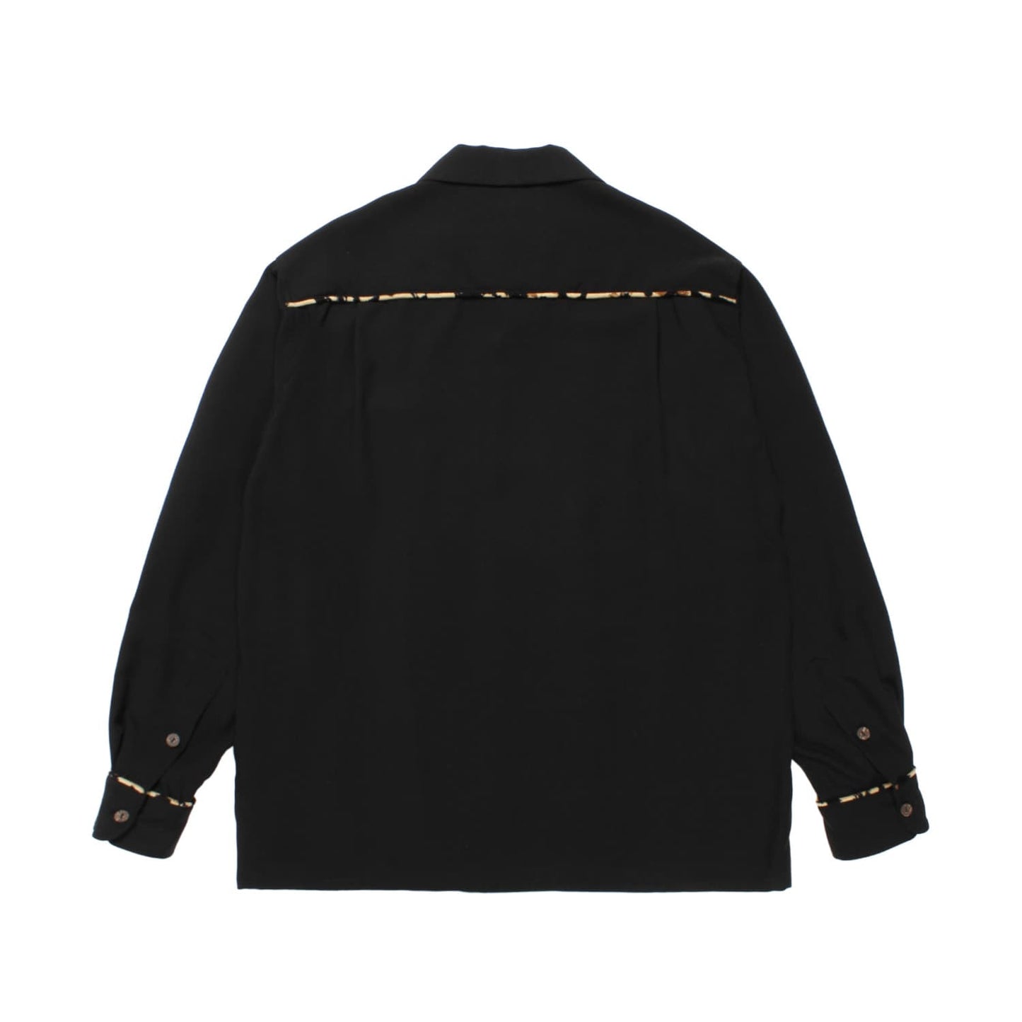 WACKO MARIA（ワコマリア）2025年秋冬コレクション「天国東京」から、柔らかな肌触りのブラックのテンセル生地に、レオパード柄とホワイトやブルーの無地生地の切り替えしが素敵な50'Sシャツ、SWITCHING 50'S OPEN COLLAR SHIRT TYPE-1 25FW-WMS-OC08のブラックを入荷。背面