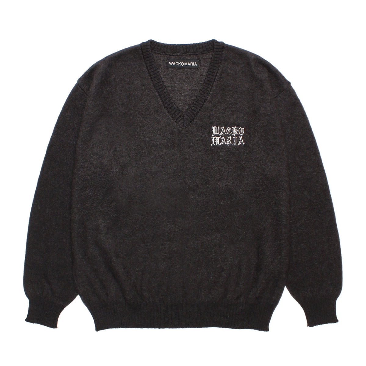 WACKO MARIA（ワコマリア）2026年秋冬コレクション「天国東京」から、MOHAIR KNIT V NECK SWEATER 26FW-WMK-KN08のチャコールとバーガンディーの2色を入荷致しました。モヘア混ウールを使用することで保温性にも優れています。左胸にはWACKO MARIAのロゴ刺繍。チャコール前面