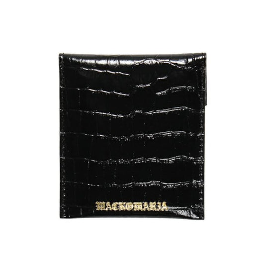 WACKO MARIA（ワコマリア）2025年秋冬コレクション「天国東京」から、EMBOSSED LETAHER PORTABLE ASHTRAY 26SS-WMA-GG09を入荷しました。
クロコダイル柄に型押しされたカウハイドで製作された携帯灰皿。
携帯灰皿としては勿論の事、小銭入れとしてもご利用いただけます。商品下部にWACKO MARIAのロゴプリント。背面。