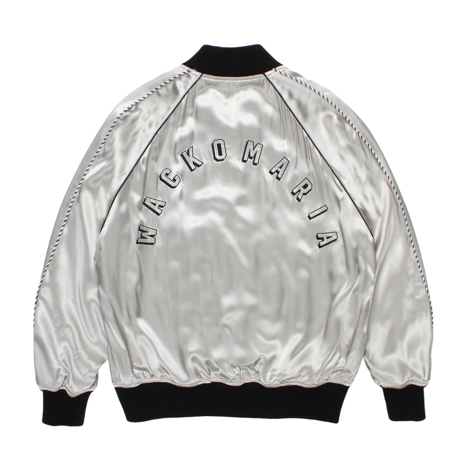 WACKO MARIA（ワコマリア）2026年春夏コレクション「天国東京」から、SOUVENIR JACKET 26SS-WMO-BL11のシルバーを入荷致しました。
背中に「WACKO MARIA」のロゴをアーチ形で刺繍。
襟から袖にかけパイピング。