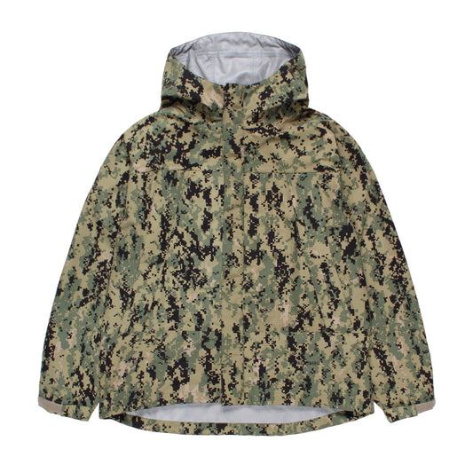WACKO MARIA（ワコマリア）2026年春夏コレクション「天国東京」から、3層構造のポリエステル生地で制作された新型のマウンテンパーカー DIGITAL CAMO 3 LAYER MOUNTAIN PARKA 26SS-WMO-OD01のカーキ前面。