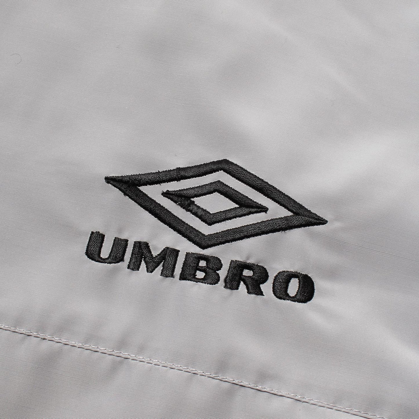 WACKO MARIA（ワコマリア）2026年春夏コレクション「天国東京」から、フットボールブランド「UMBLO（アンブロ）」とのオフィシャルコラボレーショントラックジャケット UMBRO / NYLON TRACK JACKET ( TYPE-1 ) 26SS-WMO-UB01。アップ2