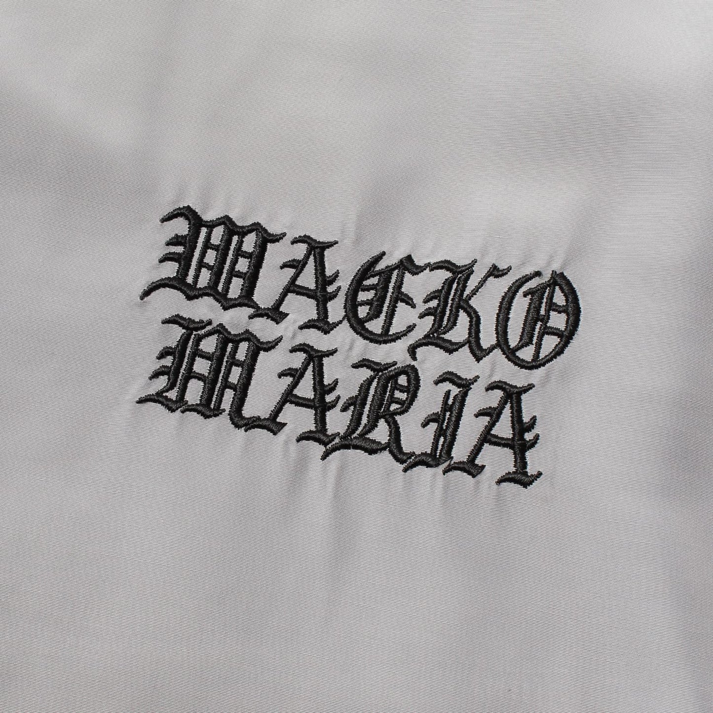 WACKO MARIA（ワコマリア）2026年春夏コレクション「天国東京」から、フットボールブランド「UMBLO（アンブロ）」とのオフィシャルコラボレーショントラックパンツUMBR TRACK PANTS (TYPE-1) 26SS-WMO-UB02のグレー。アップ1