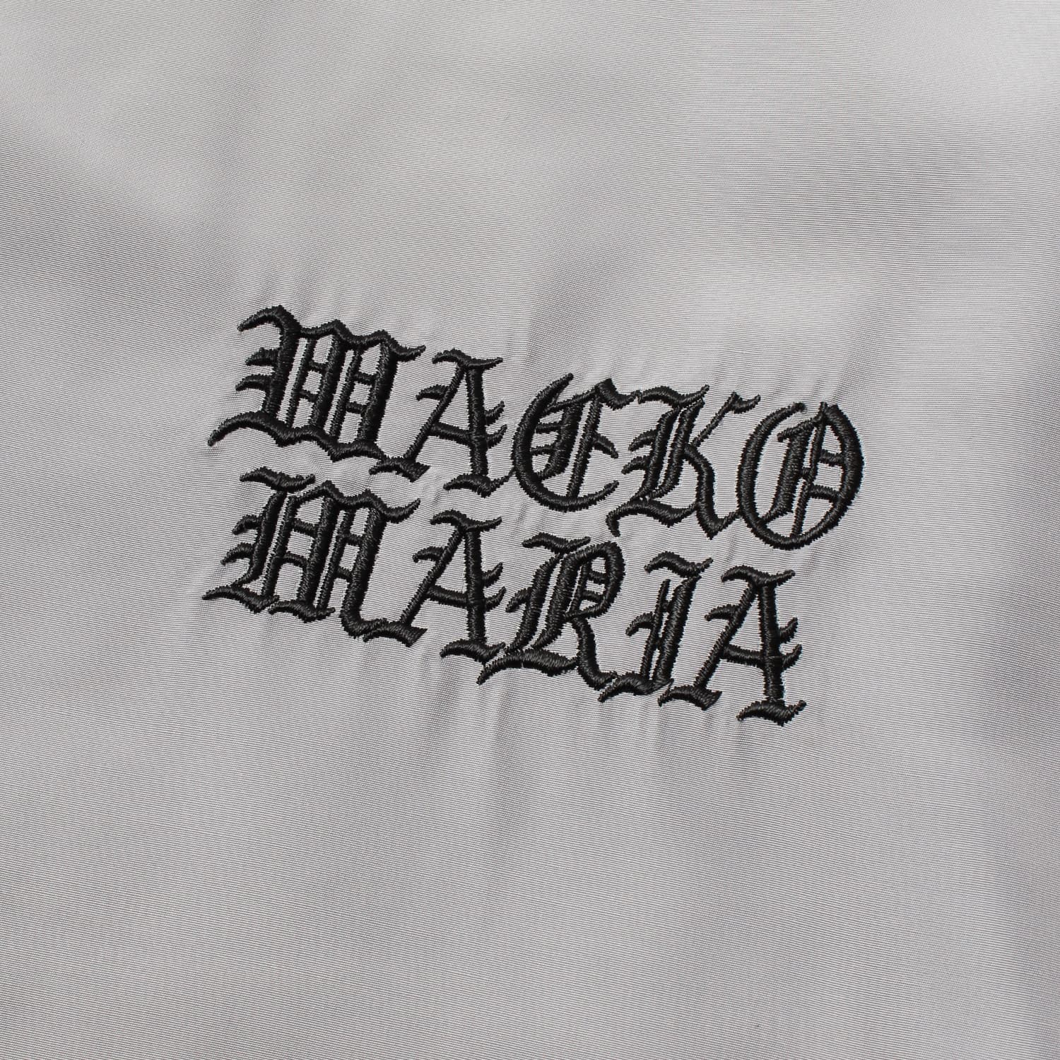 WACKO MARIA（ワコマリア）2026年春夏コレクション「天国東京」から、フットボールブランド「UMBLO（アンブロ）」とのオフィシャルコラボレーショントラックパンツUMBR TRACK PANTS (TYPE-1) 26SS-WMO-UB02のグレー。アップ1