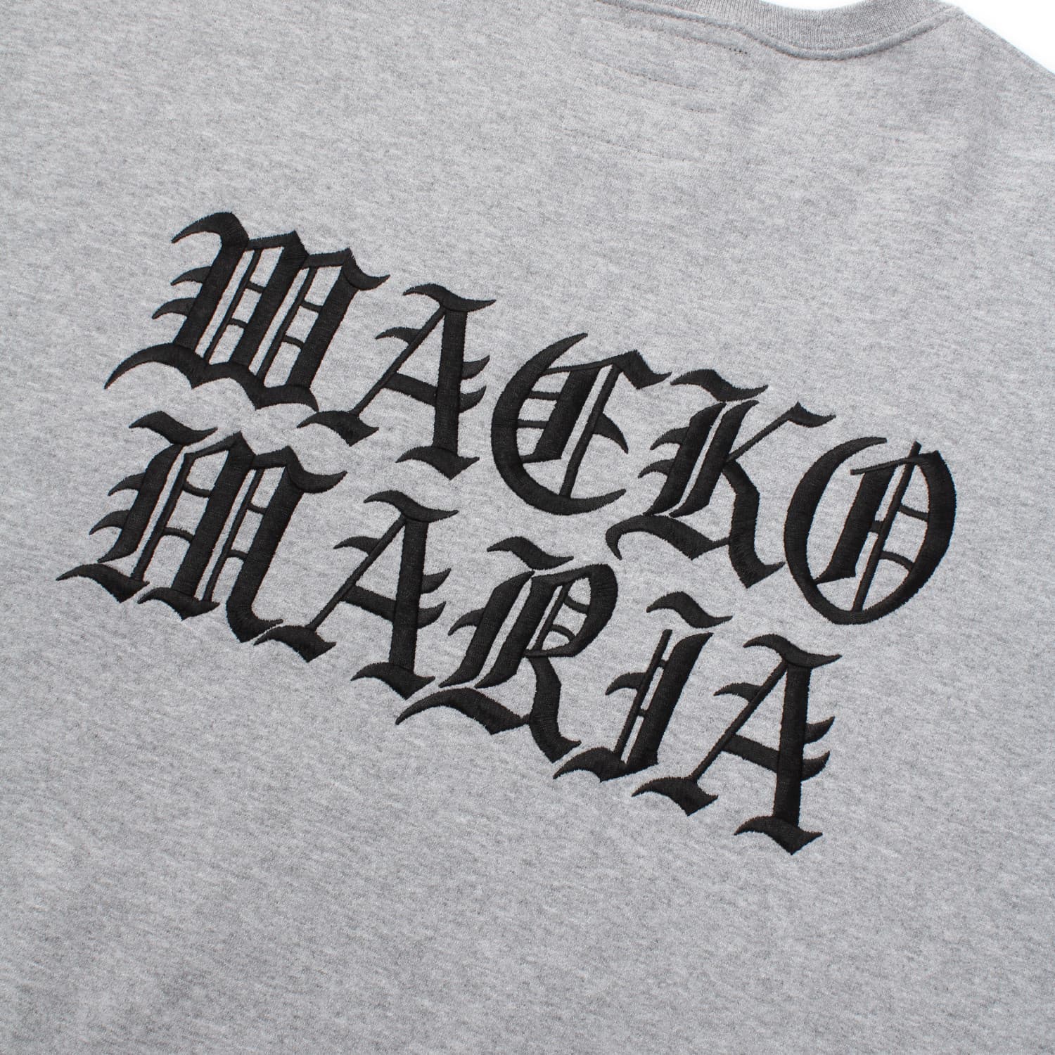 WACKO MARIA（ワコマリア）2025年秋冬コレクション「天国東京」から、日本を代表する東京・渋谷のタトゥースタジオ「56 TATTOO STUDIO」オフィシャルコラボレーションスウェット 56 TATTOO STUDIO / SWEAT SHIRT 56TS-WM-SS04のグレー。背面刺繍