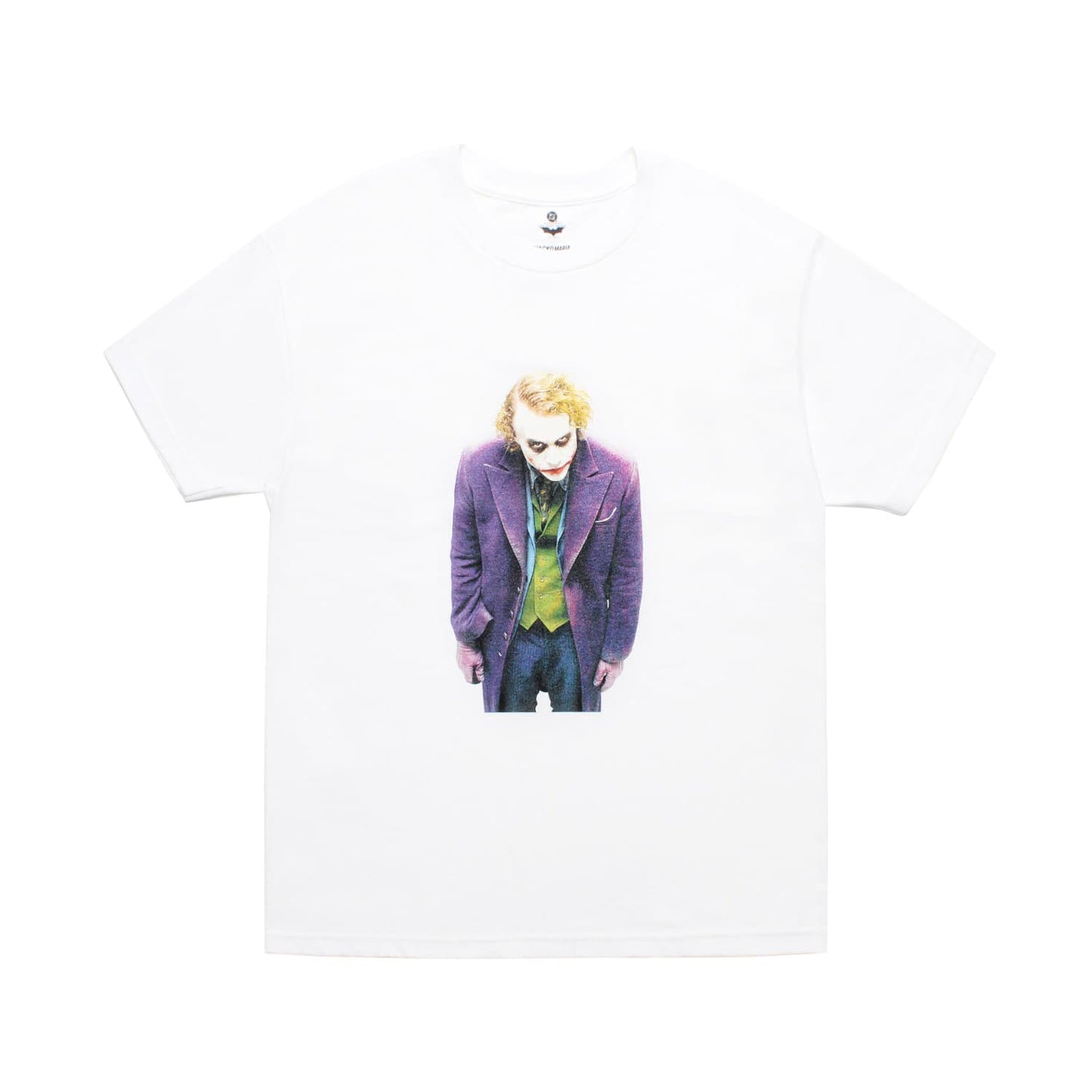 WACKO MARIA(ワコマリア)2025年秋冬先行コレクションから、映画「THE DARK KNIGHT TRILOGY」とのオフィシャルコラボレーションTシャツ、THE DARK KNIGHT TRILOGY / T-SHIRT (TYPE-1) TDKT-WM-TEE09のホワイト。前面にジョーカーのグラフィックをプリント。